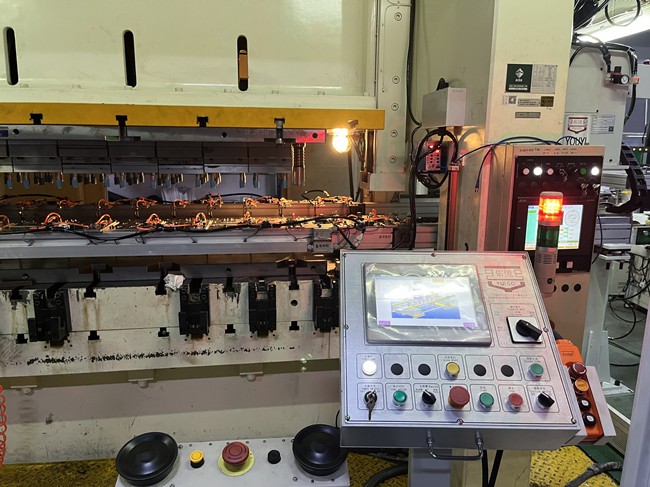 三次元機(jī)械手主要由哪些部分組成？